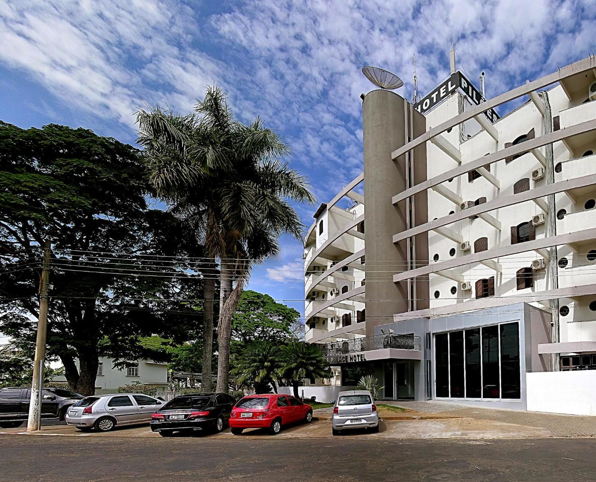 Piloes Palace Hotel Mineiros Esterno foto